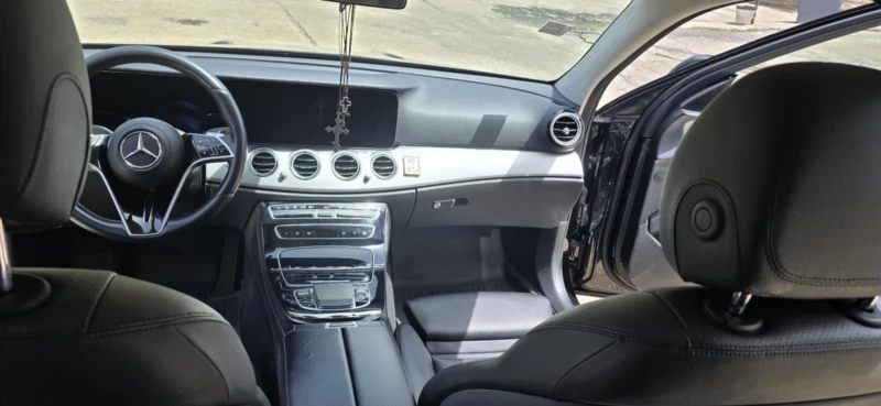 Mercedes-Benz E 200, снимка 8 - Автомобили и джипове - 51976262