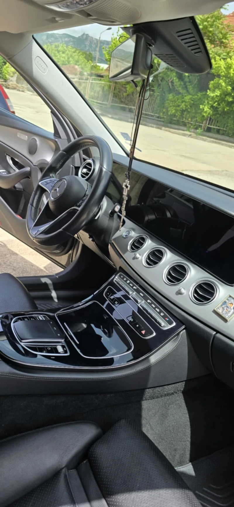 Mercedes-Benz E 200, снимка 10 - Автомобили и джипове - 51976262