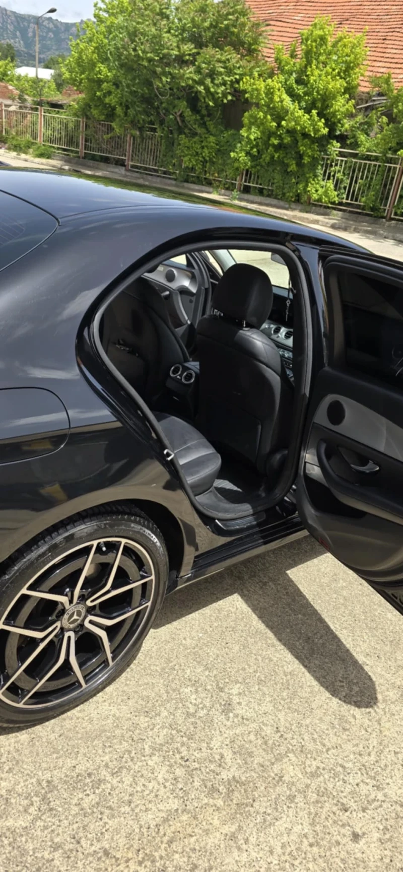 Mercedes-Benz E 200, снимка 9 - Автомобили и джипове - 51976262