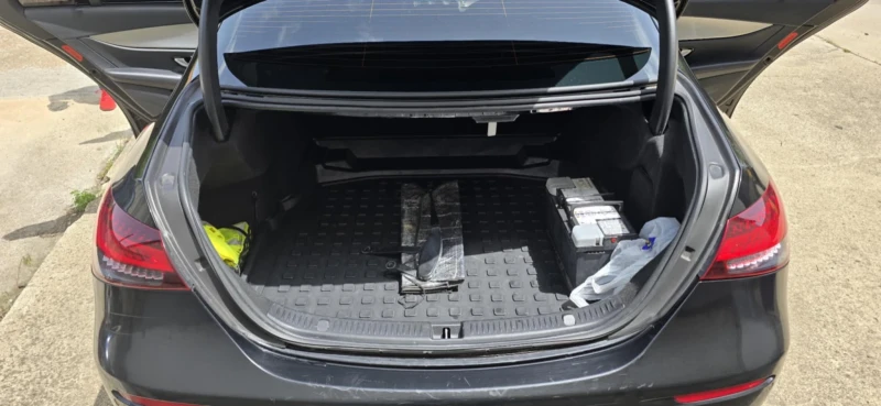 Mercedes-Benz E 200, снимка 6 - Автомобили и джипове - 51976262