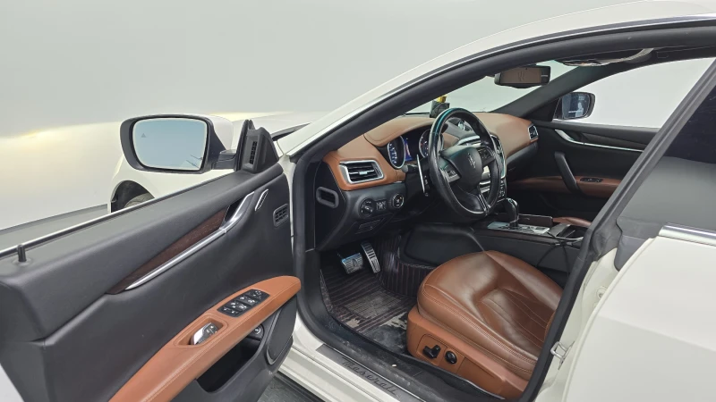 Maserati Ghibli 3.0, снимка 9 - Автомобили и джипове - 52447873