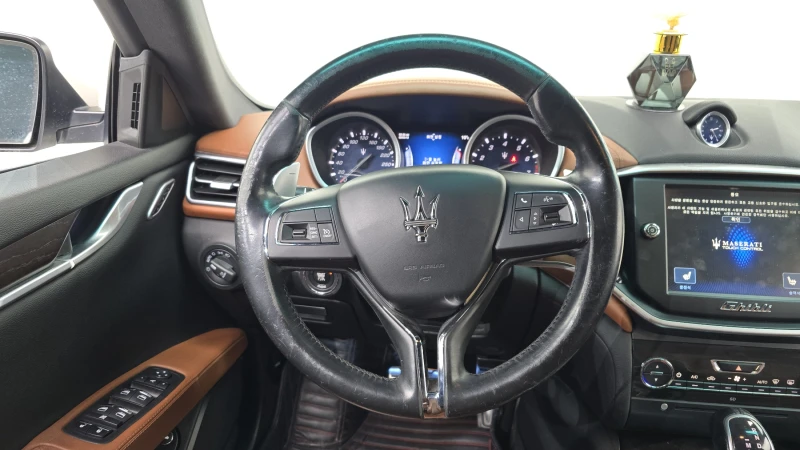 Maserati Ghibli 3.0, снимка 12 - Автомобили и джипове - 52447873