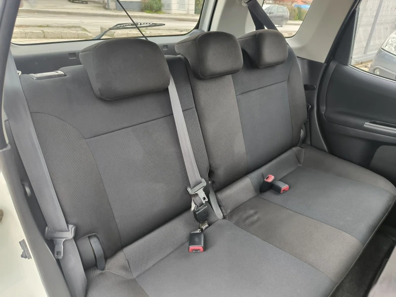 Subaru Justy 1.3i, снимка 11 - Автомобили и джипове - 52713901