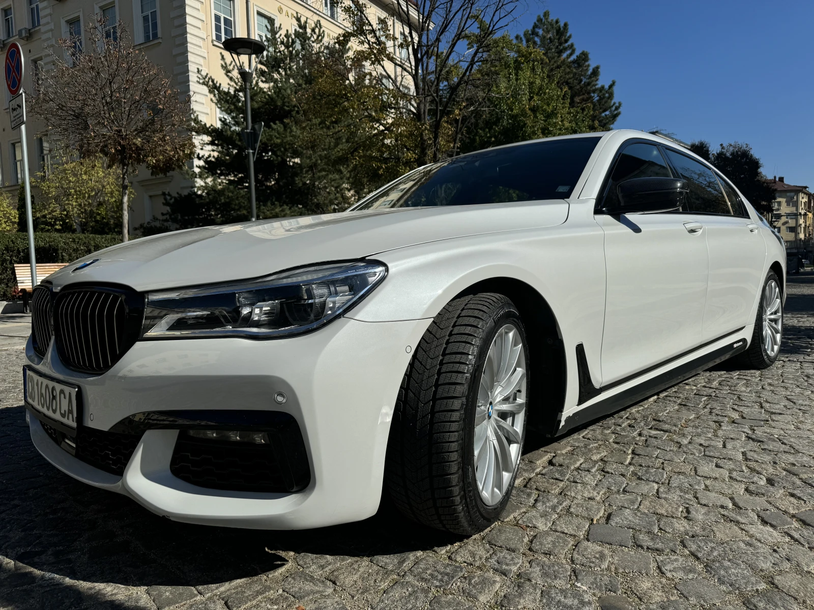 BMW 750 Li xDrive - изображение 2