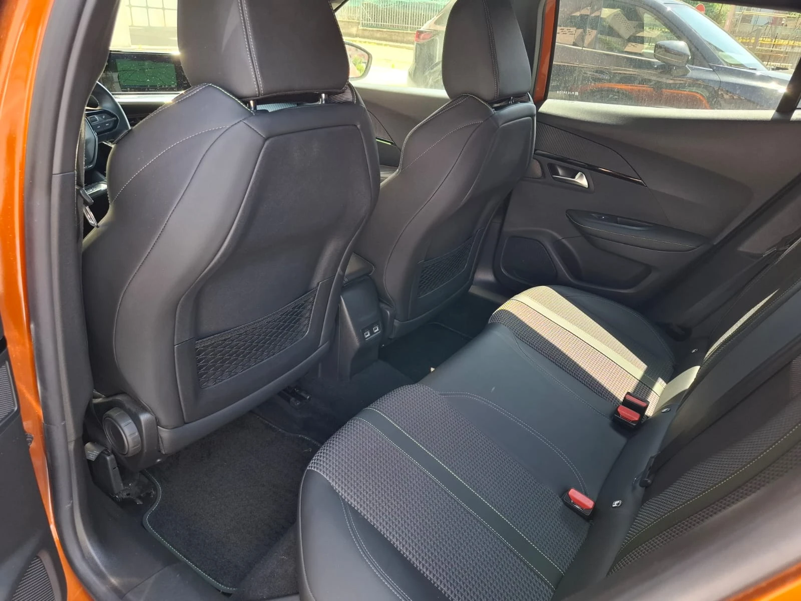 Peugeot 2008 GT-LINE= АВТОМАТИК= БЕНЗИН= 65, 000км 2021г. - изображение 9