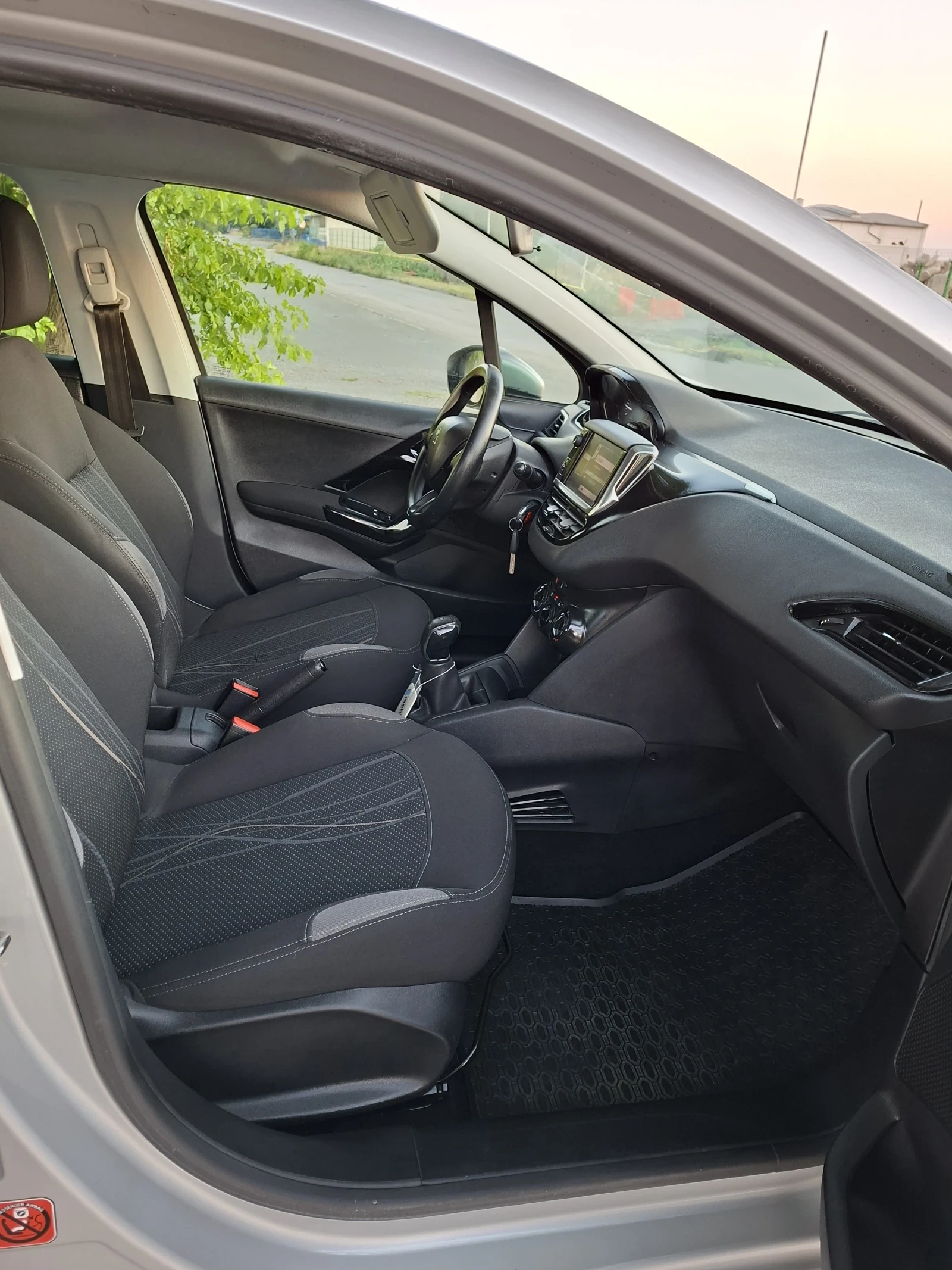 Peugeot 208 1.2i - изображение 10