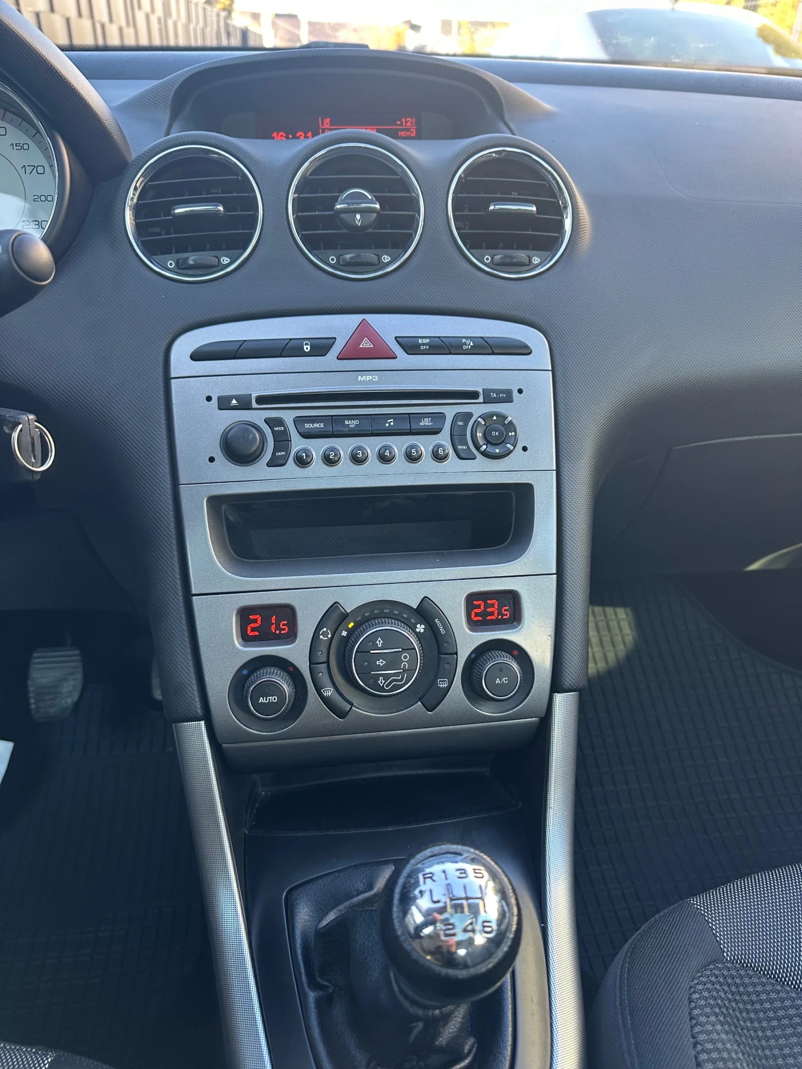 Peugeot 308 1.9-ДИЗЕЛ-ПАНОРАМА - изображение 9