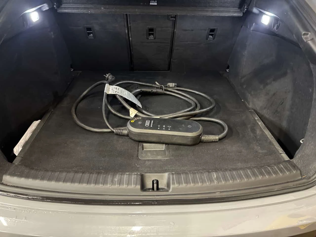 Audi E-Tron 50 quattro  CARFAX, снимка 12 - Автомобили и джипове - 53789134