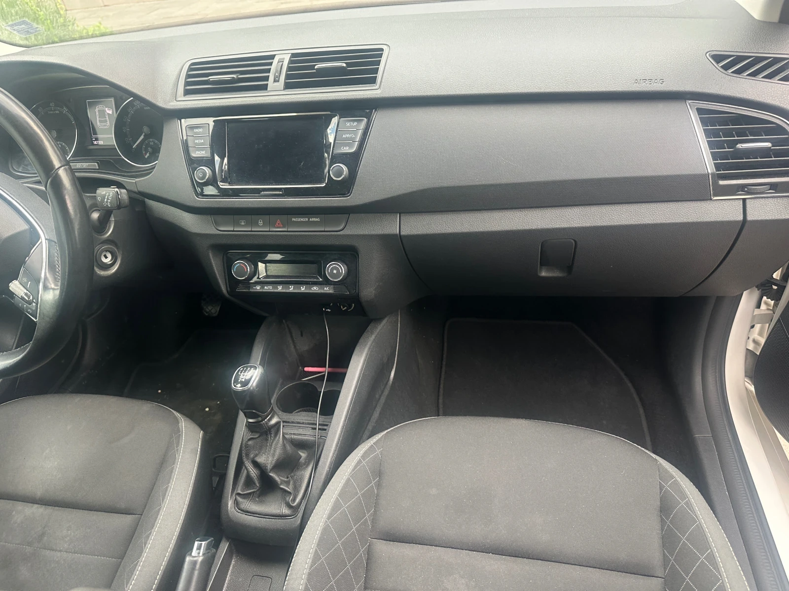 Skoda Fabia, снимка 15 - Автомобили и джипове - 54719397