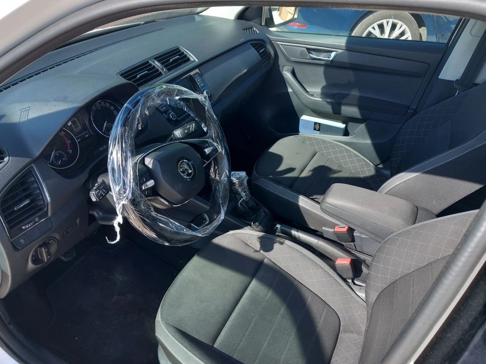 Skoda Fabia, снимка 6 - Автомобили и джипове - 54719397