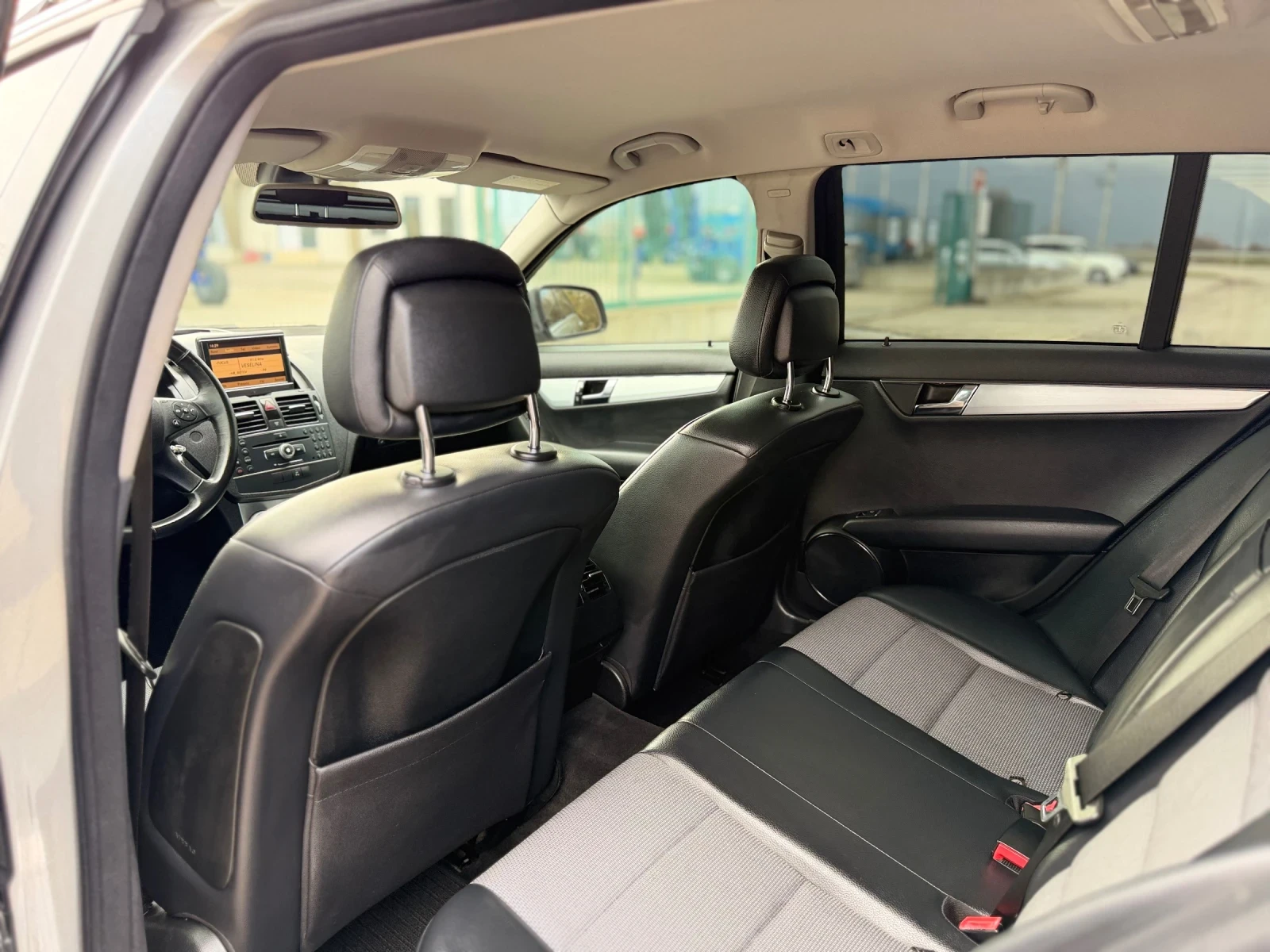 Mercedes-Benz C 220 2.2CDi~170hp~XENON~NAVI, снимка 16 - Автомобили и джипове - 54913992