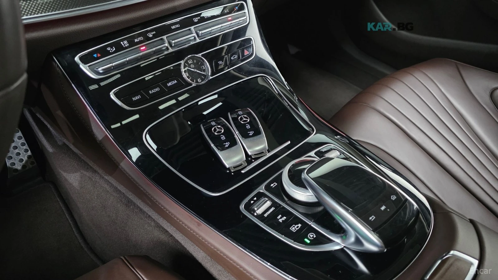 Mercedes-Benz CLS 300d AMG* HUD* КОЖА* НАВИ* ПАНО, снимка 16 - Автомобили и джипове - 55237036