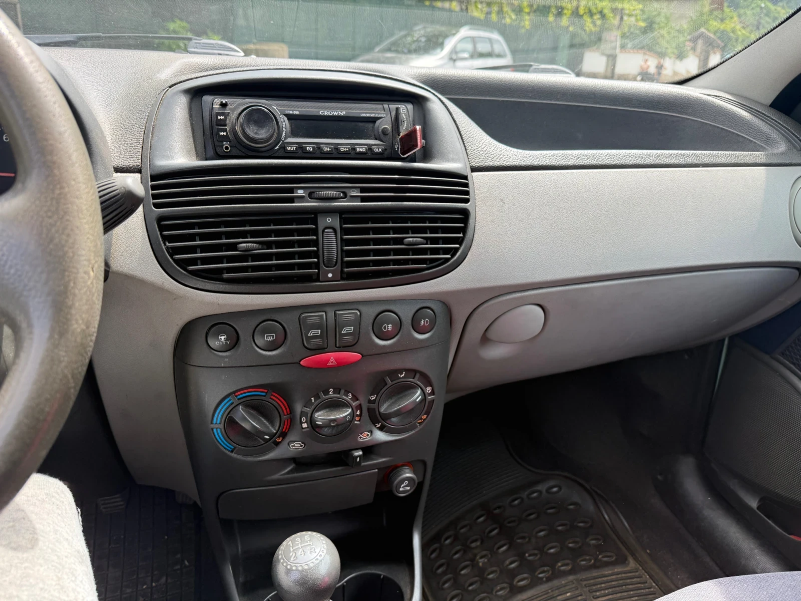 Fiat Punto 1.2, снимка 6 - Автомобили и джипове - 55432143