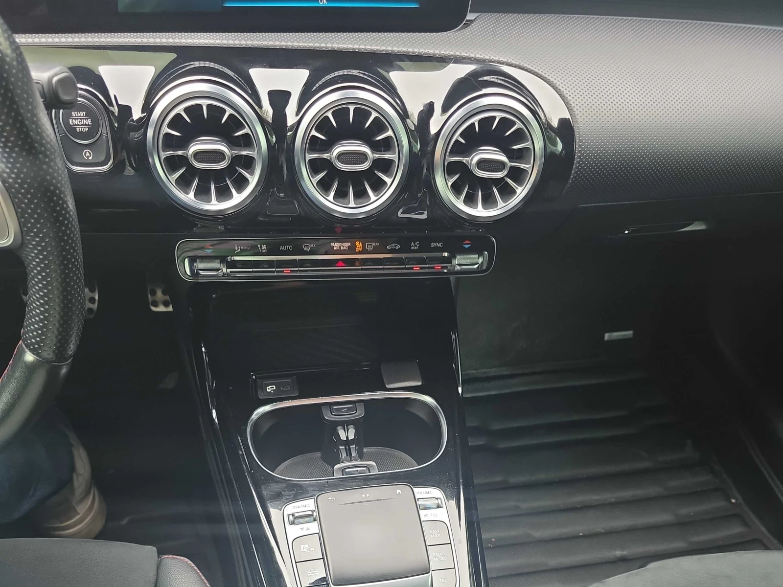 Mercedes-Benz A 35 * AMG * АВТОКРЕДИТ * ГЛАВНО ПРЕДСТАВИТЕЛСТВО * , снимка 9 - Автомобили и джипове - 56017994