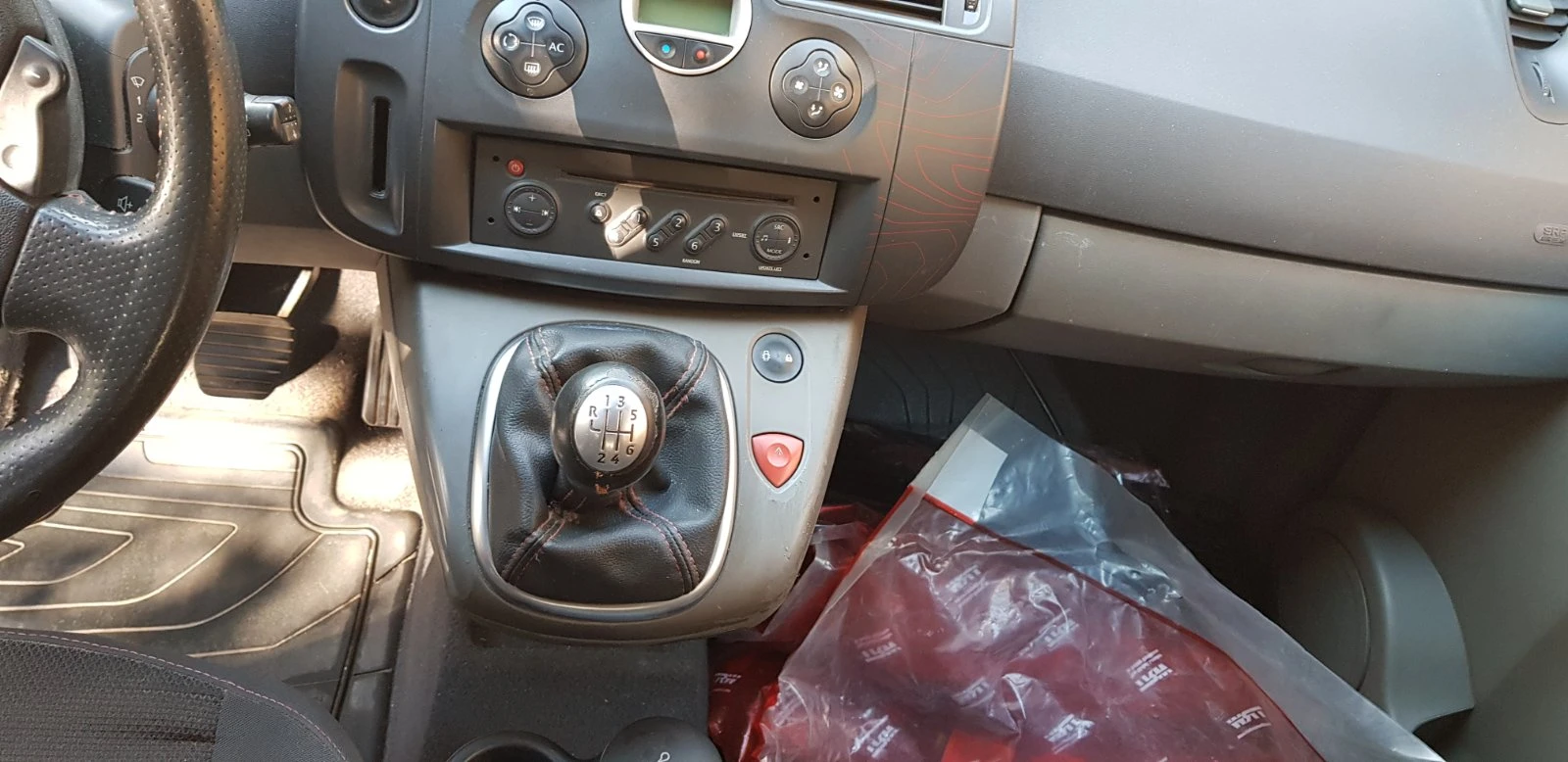 Renault Megane Scenik, снимка 14 - Автомобили и джипове - 56627097