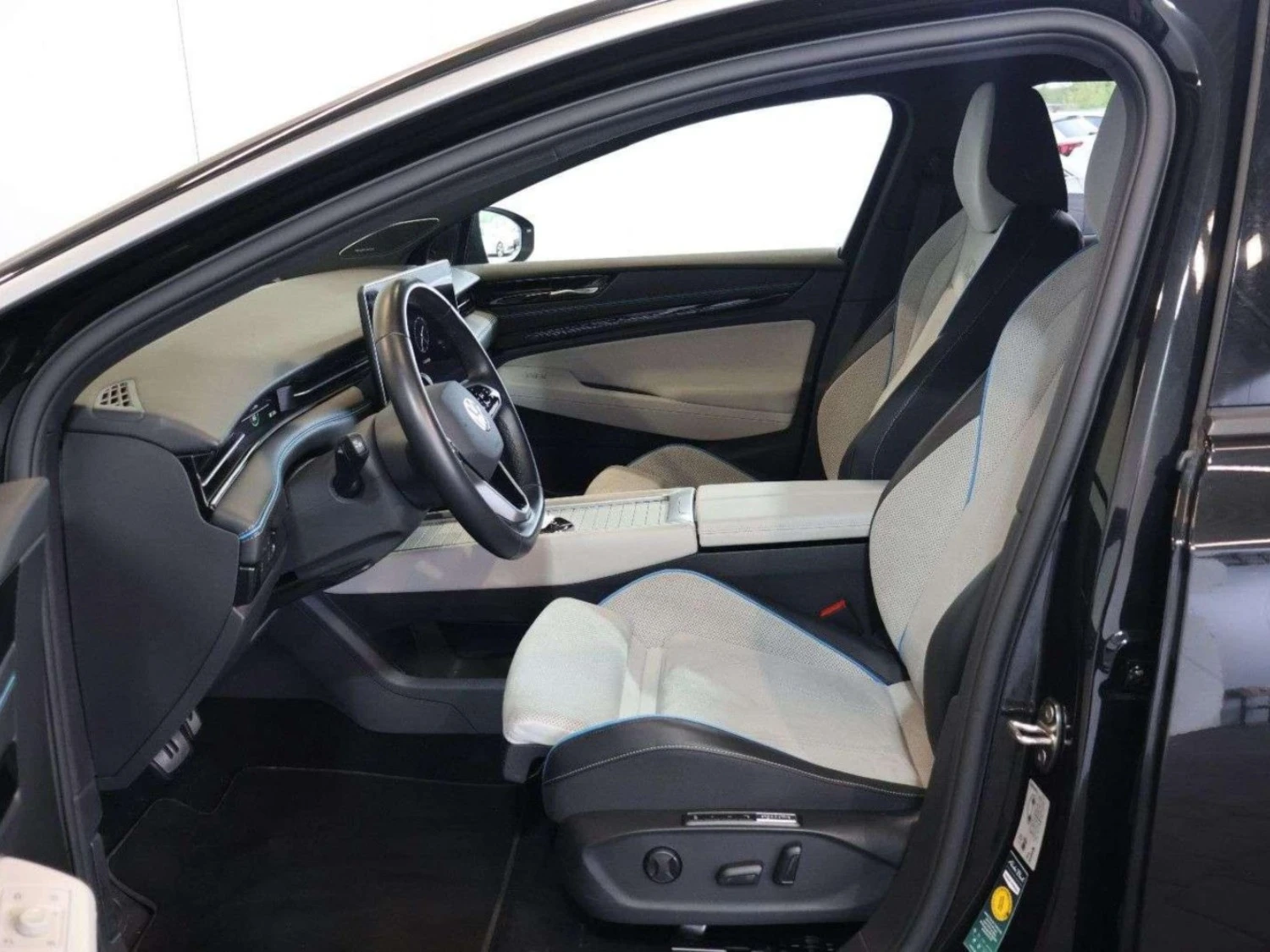 VW ID.7 Pro - 77 kWh - 286 кс - Гаранционна, снимка 9 - Автомобили и джипове - 56733607