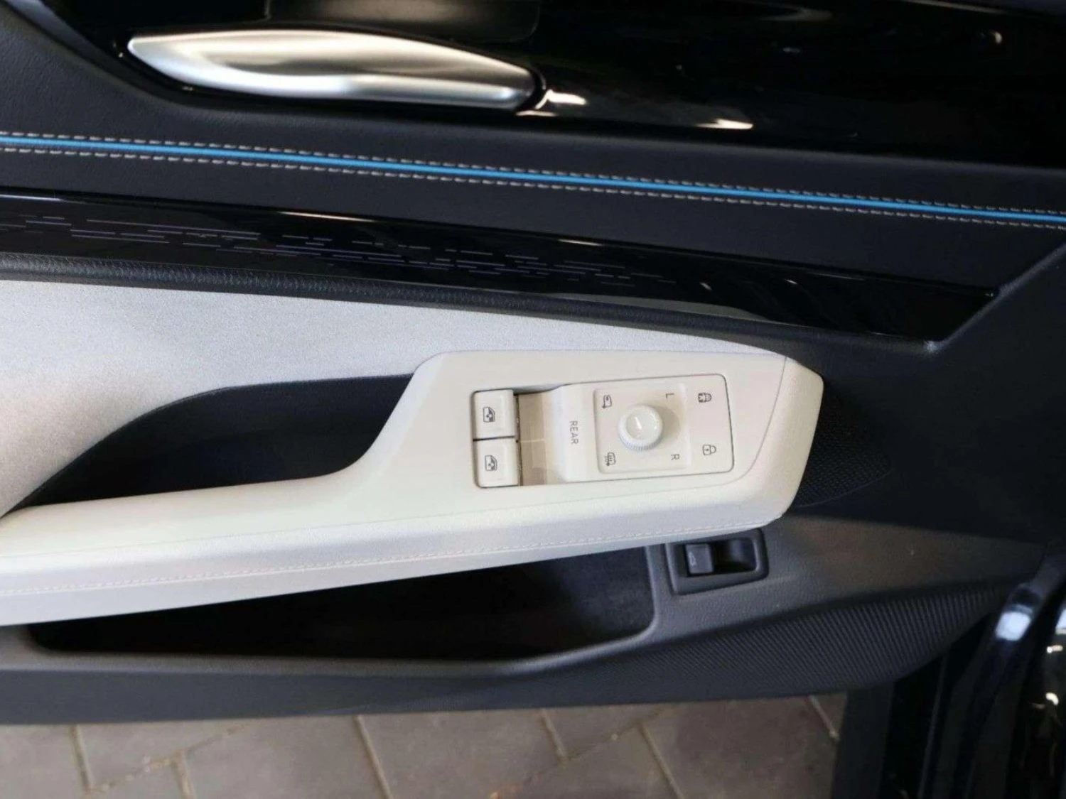 VW ID.7 Pro - 77 kWh - 286 кс - Гаранционна, снимка 8 - Автомобили и джипове - 56733607