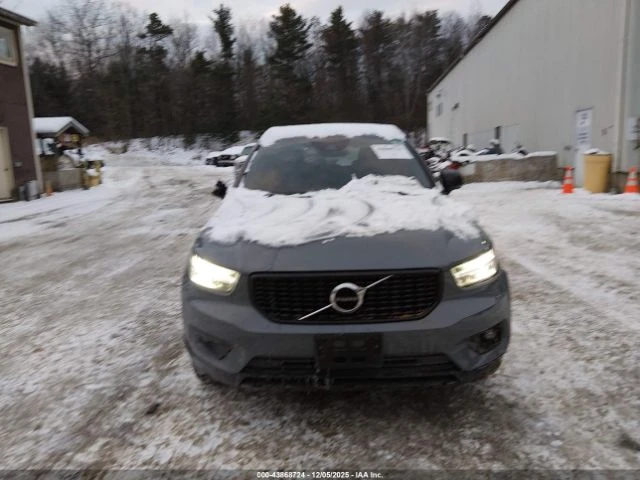 Volvo XC40 T5* AWD* KEYLESS* ПОДГРЕВ* КАМЕРА* , снимка 3 - Автомобили и джипове - 54031360