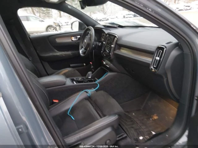 Volvo XC40 T5* AWD* KEYLESS* ПОДГРЕВ* КАМЕРА* , снимка 10 - Автомобили и джипове - 54031360