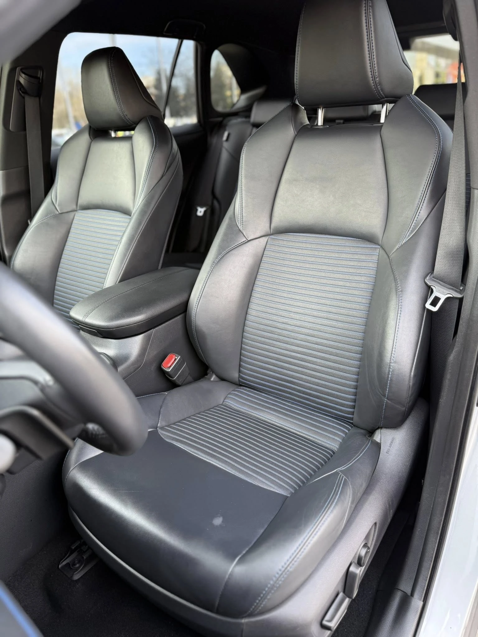 Toyota Rav4 2.5 hybrid 4x4 FULL 360камери - изображение 6