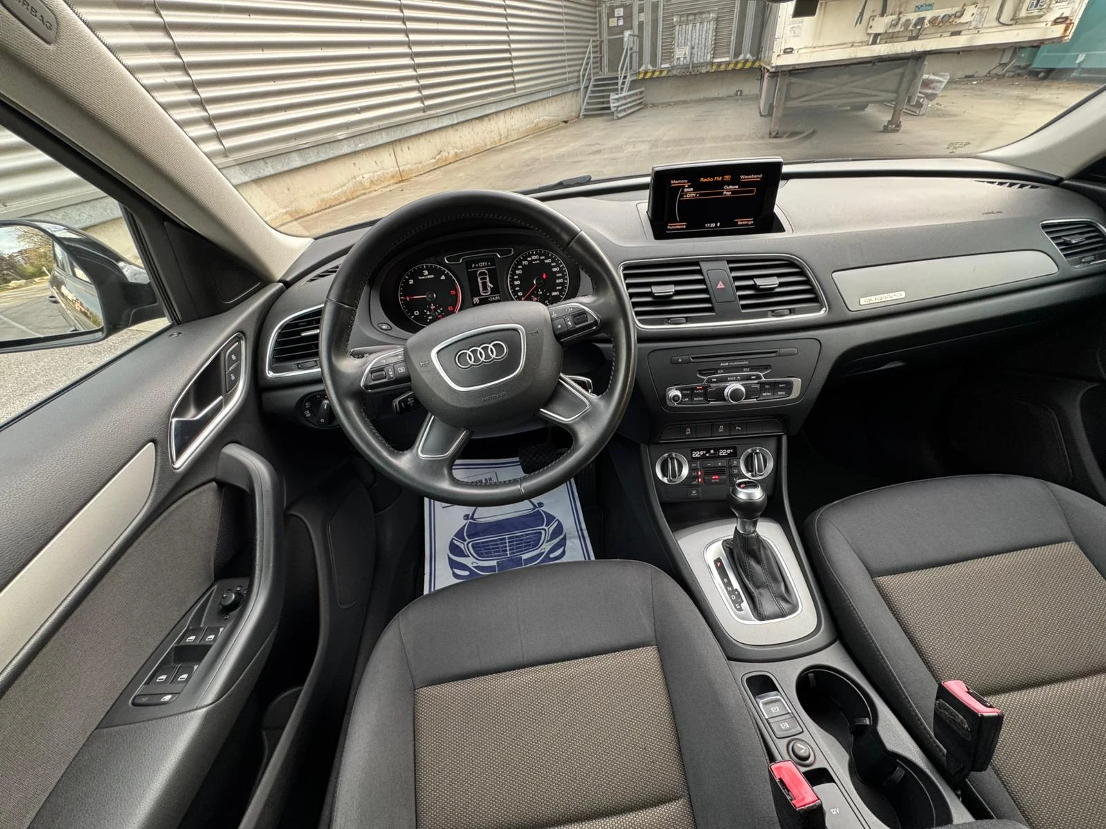 Audi Q3 2.0TDI :: Quattro :: Pano :: Camera, снимка 11 - Автомобили и джипове - 54135426