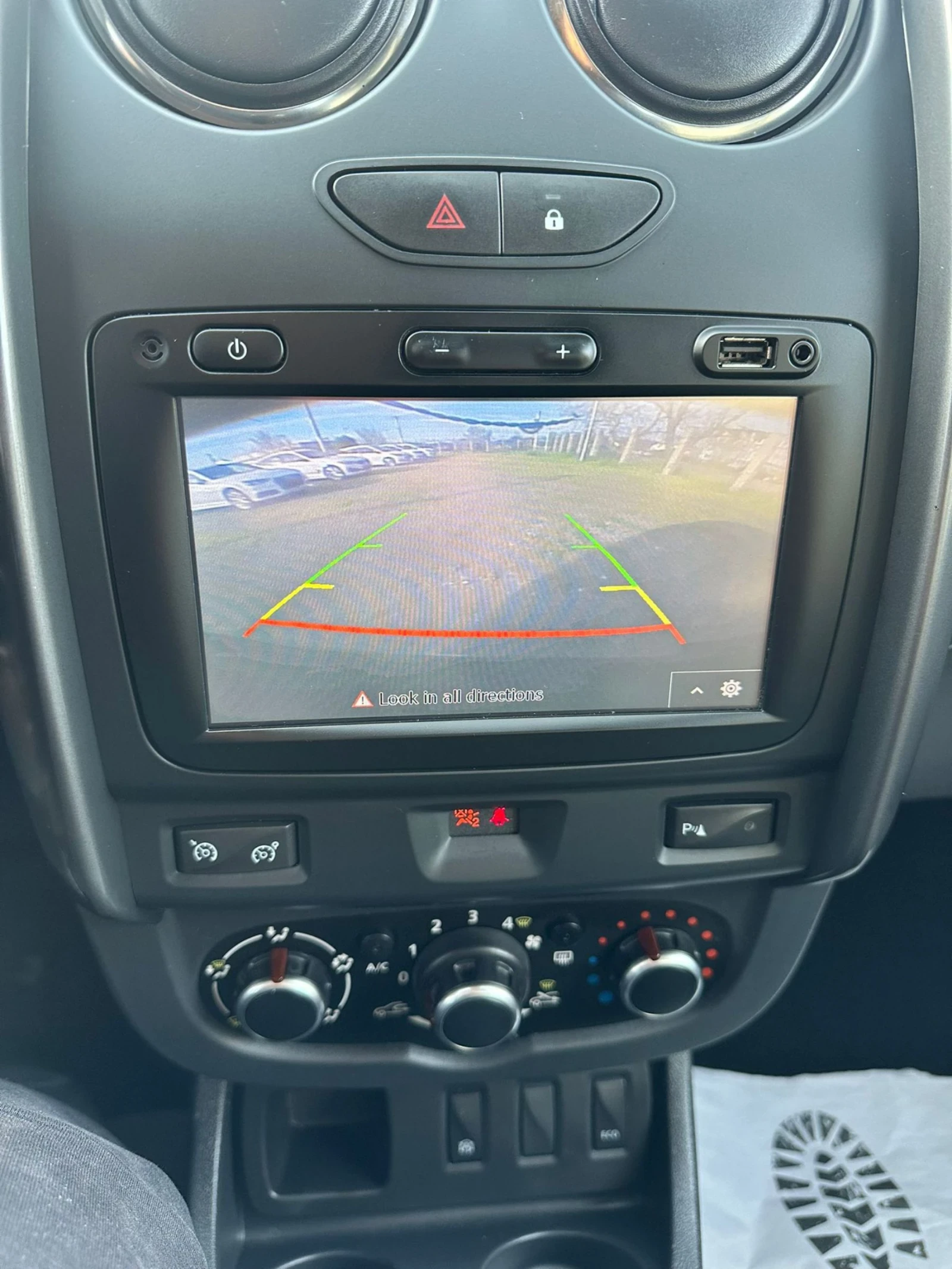 Dacia Duster 1, 6i GPL, снимка 16 - Автомобили и джипове - 54311184