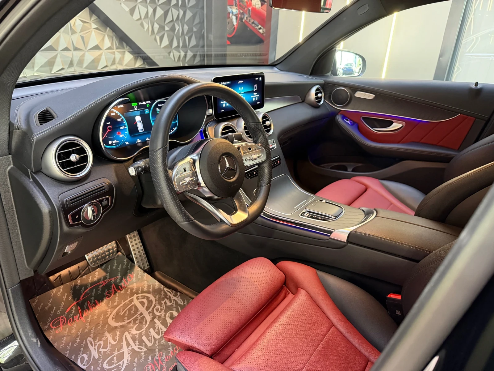 Mercedes-Benz GLC 300 e COUPE 4 MATIC * PLUG-IN HYBRID * , снимка 5 - Автомобили и джипове - 54831027