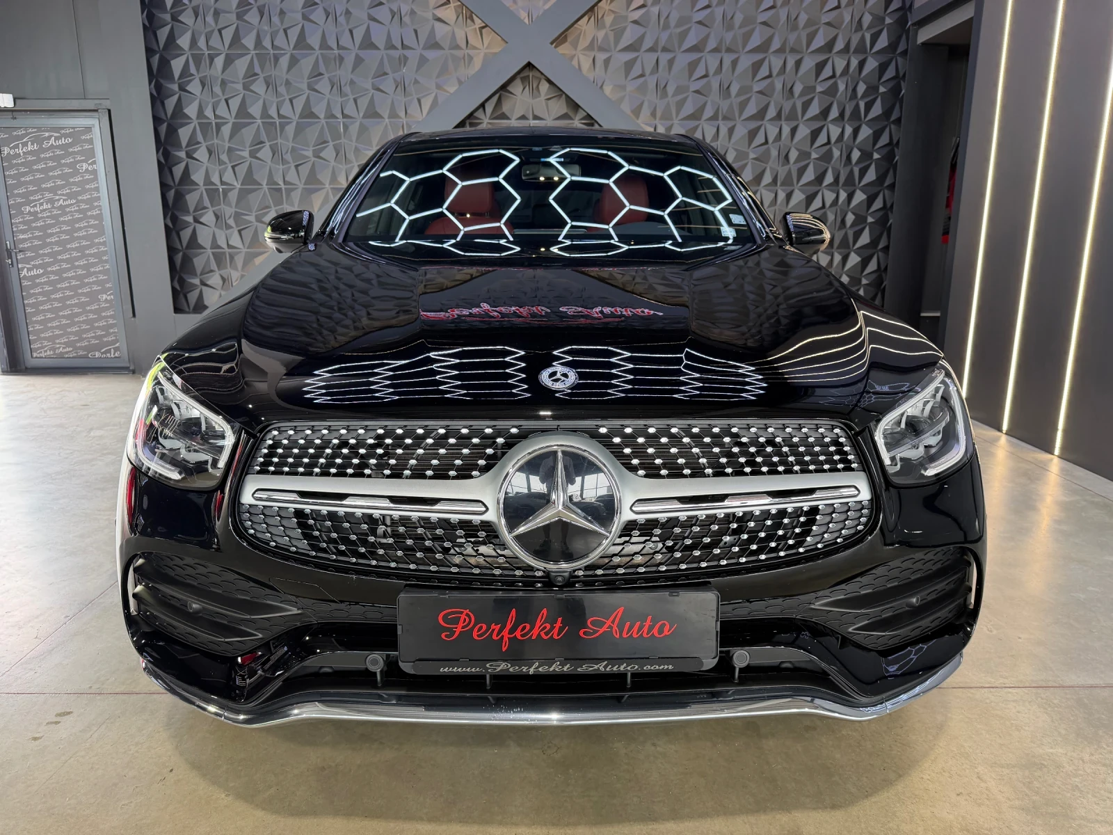 Mercedes-Benz GLC 300 e COUPE 4 MATIC * PLUG-IN HYBRID * , снимка 2 - Автомобили и джипове - 54831027