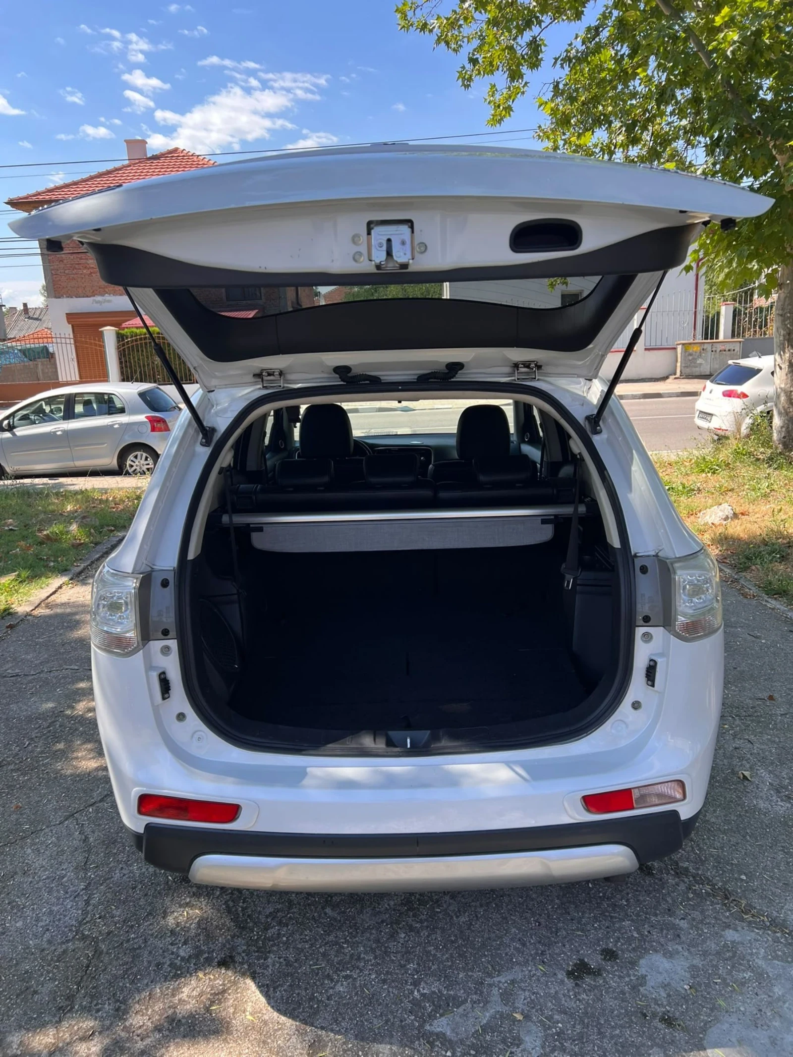 Mitsubishi Outlander, снимка 7 - Автомобили и джипове - 55262130