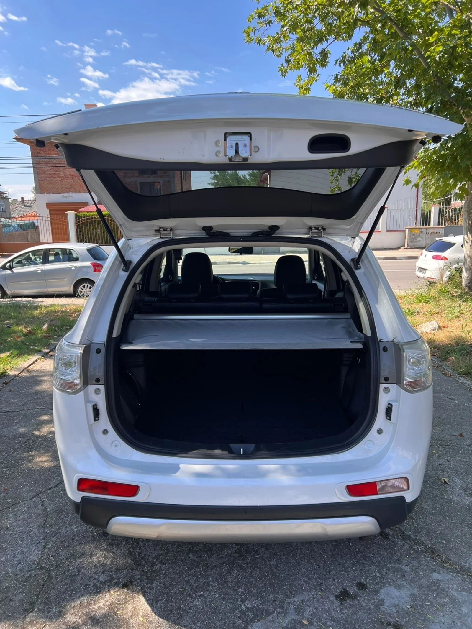 Mitsubishi Outlander, снимка 6 - Автомобили и джипове - 55262130