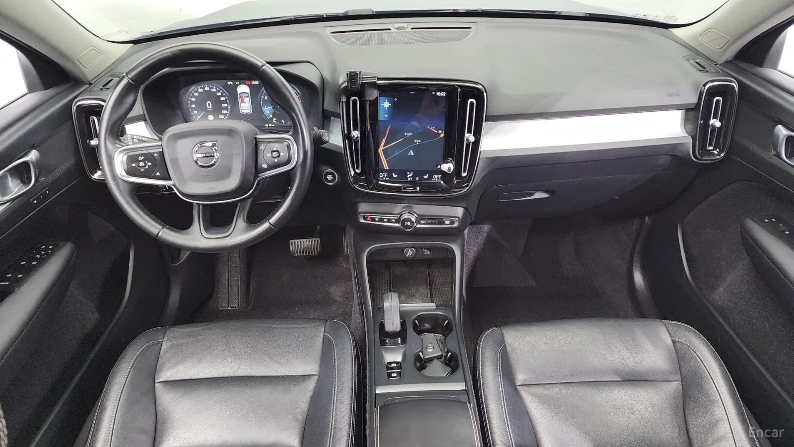 Volvo XC40 T4 Momentum* КОЖА* НАВИ* ПАНО* КАМЕРА, снимка 5 - Автомобили и джипове - 55546416