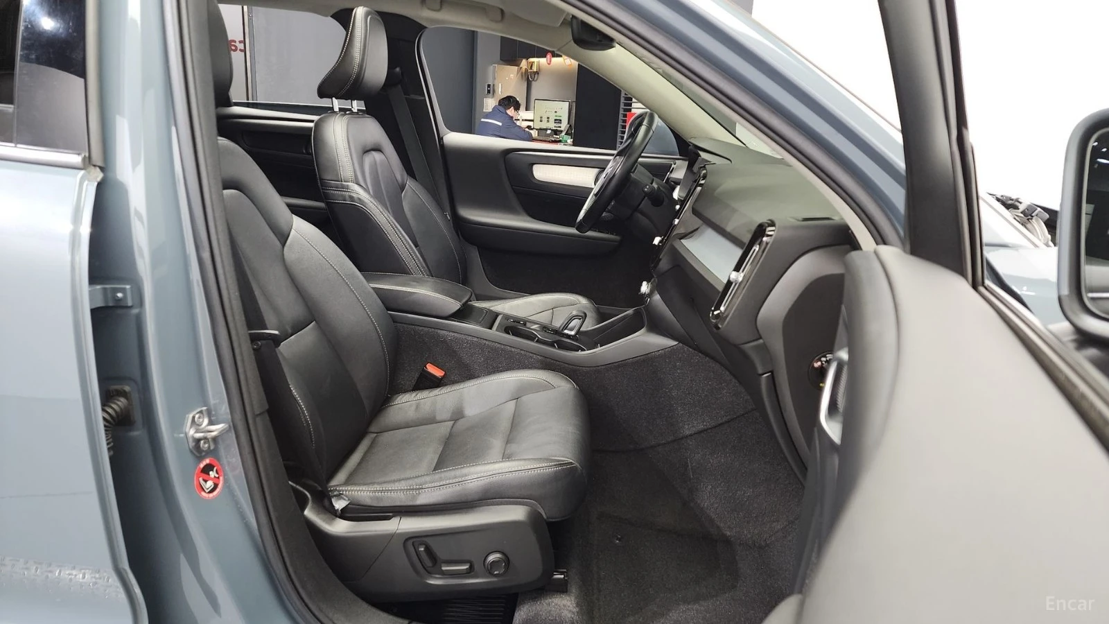 Volvo XC40 T4 Momentum* КОЖА* НАВИ* ПАНО* КАМЕРА, снимка 9 - Автомобили и джипове - 55546416