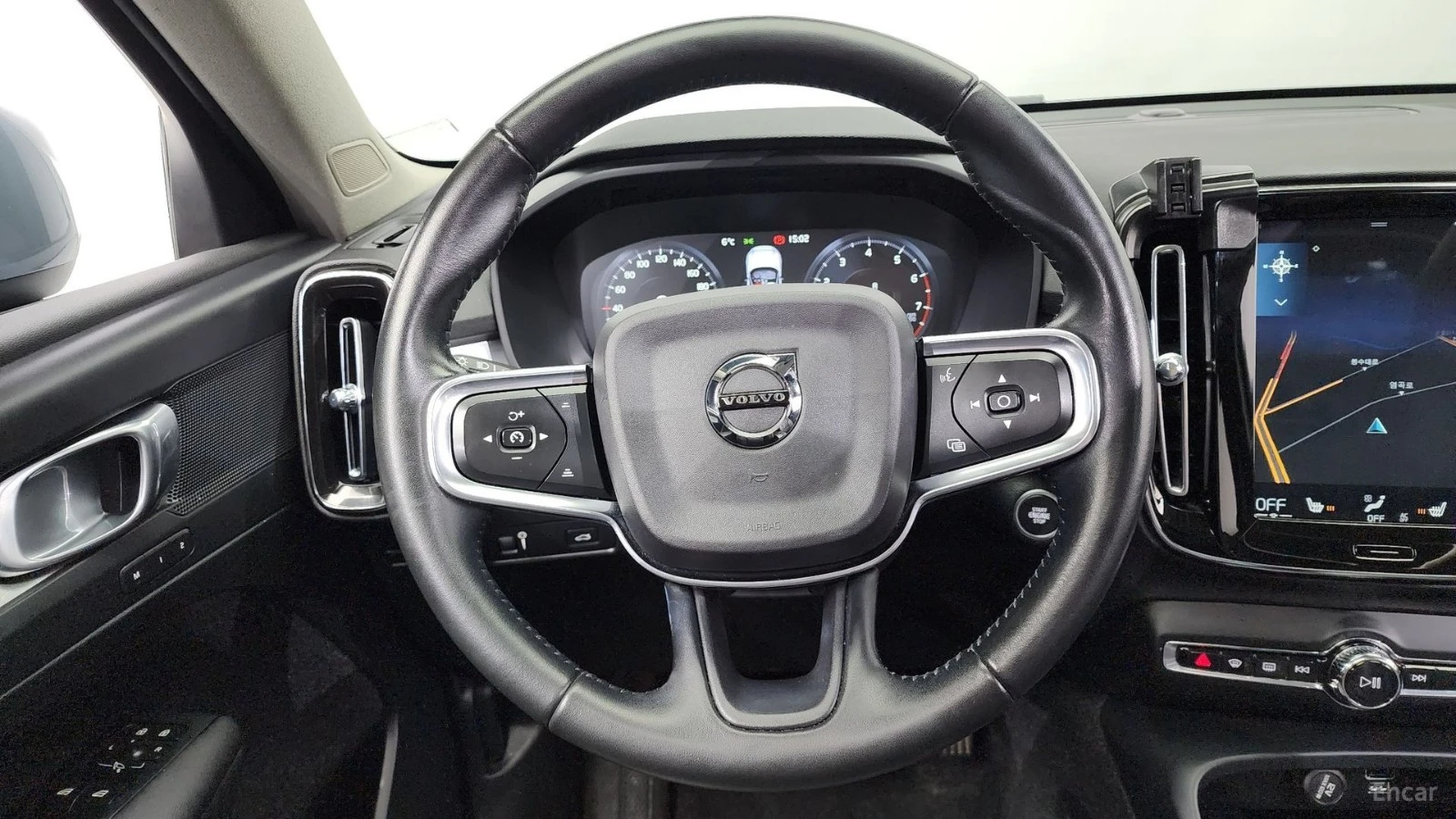 Volvo XC40 T4 Momentum* КОЖА* НАВИ* ПАНО* КАМЕРА, снимка 11 - Автомобили и джипове - 55546416