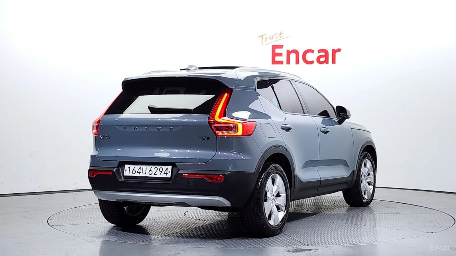 Volvo XC40 T4 Momentum* КОЖА* НАВИ* ПАНО* КАМЕРА, снимка 2 - Автомобили и джипове - 55546416