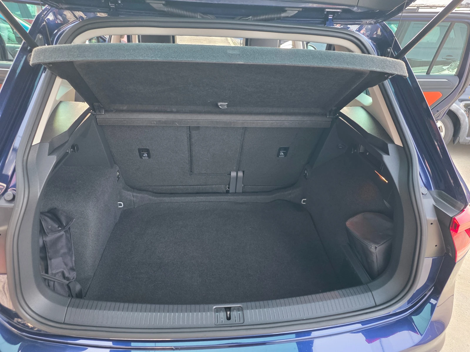 VW Tiguan 2.0TSI-180к.с 4Х4-НАВИГАЦИЯ-ПАНОРАМА-ШВЕЙЦАРИЯ, снимка 16 - Автомобили и джипове - 55658330