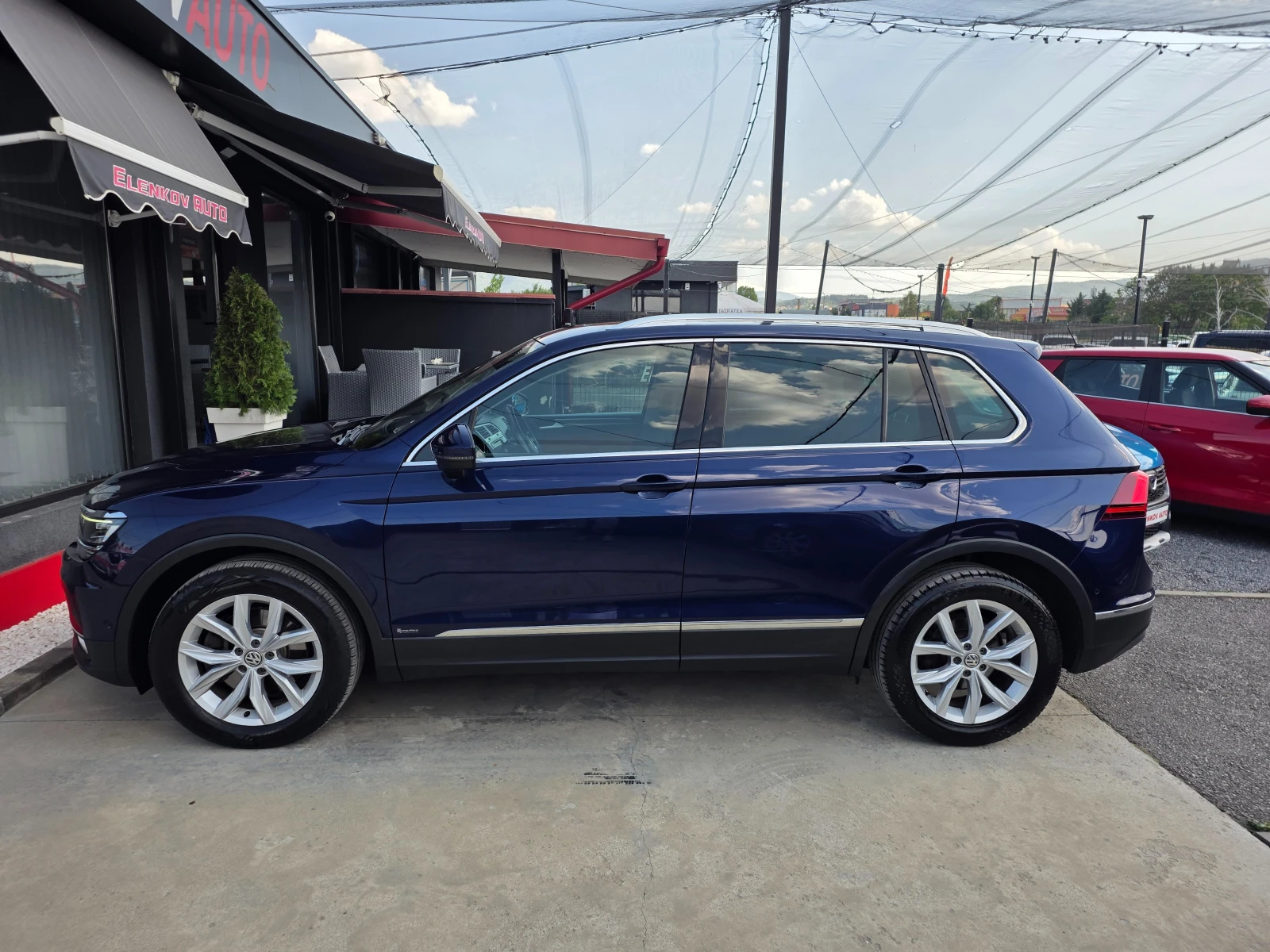 VW Tiguan 2.0TSI-180к.с 4Х4-НАВИГАЦИЯ-ПАНОРАМА-ШВЕЙЦАРИЯ, снимка 4 - Автомобили и джипове - 55658330