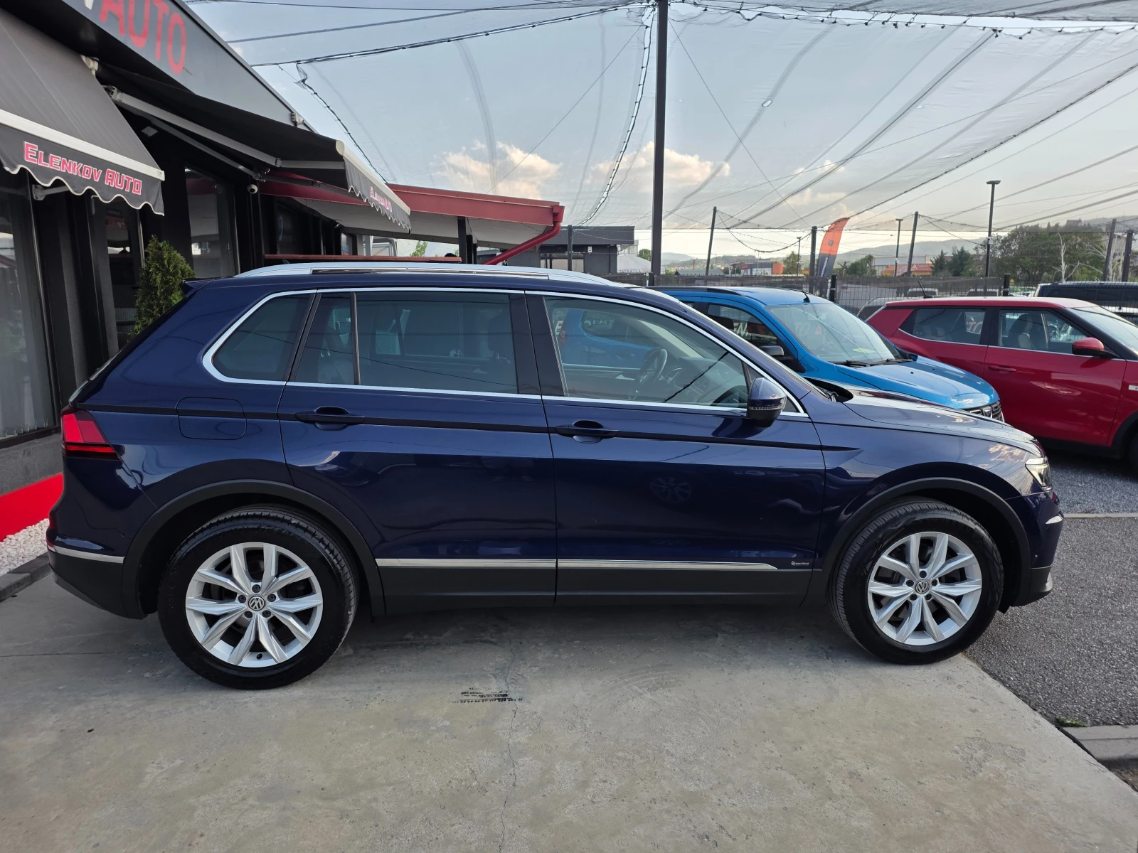 VW Tiguan 2.0TSI-180к.с 4Х4-НАВИГАЦИЯ-ПАНОРАМА-ШВЕЙЦАРИЯ, снимка 5 - Автомобили и джипове - 55658330