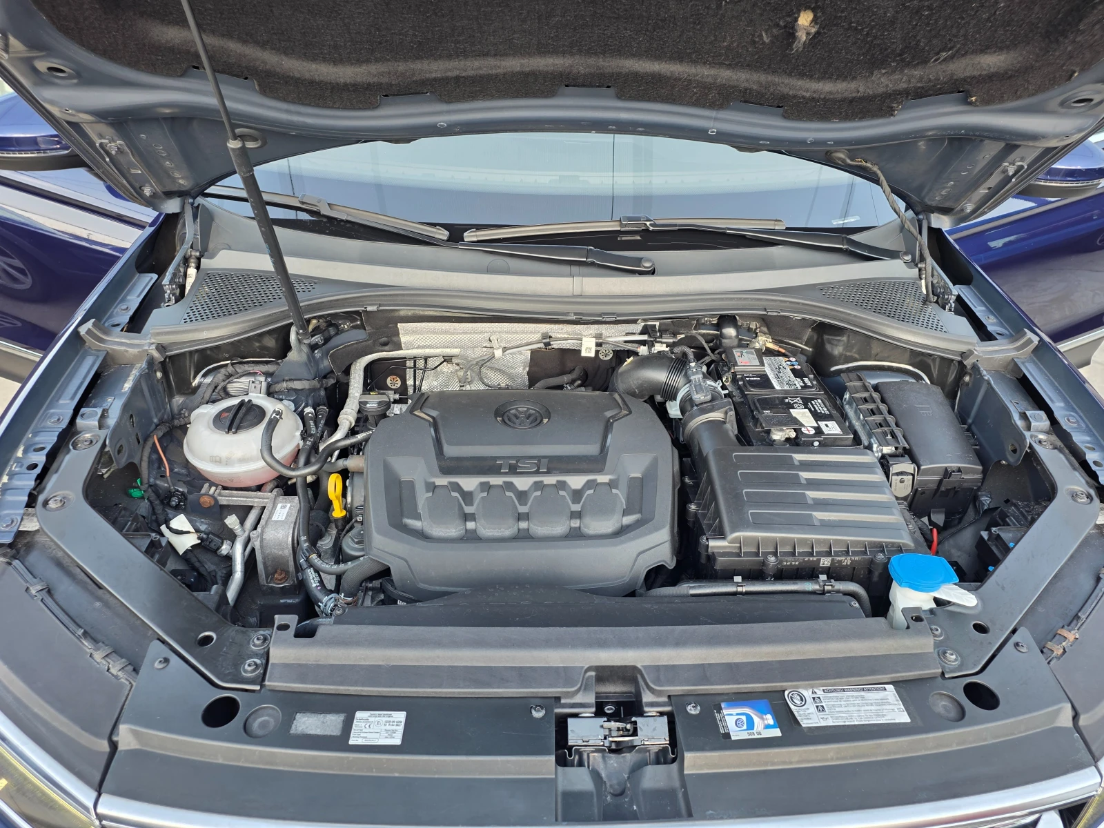 VW Tiguan 2.0TSI-180к.с 4Х4-НАВИГАЦИЯ-ПАНОРАМА-ШВЕЙЦАРИЯ, снимка 17 - Автомобили и джипове - 55658330