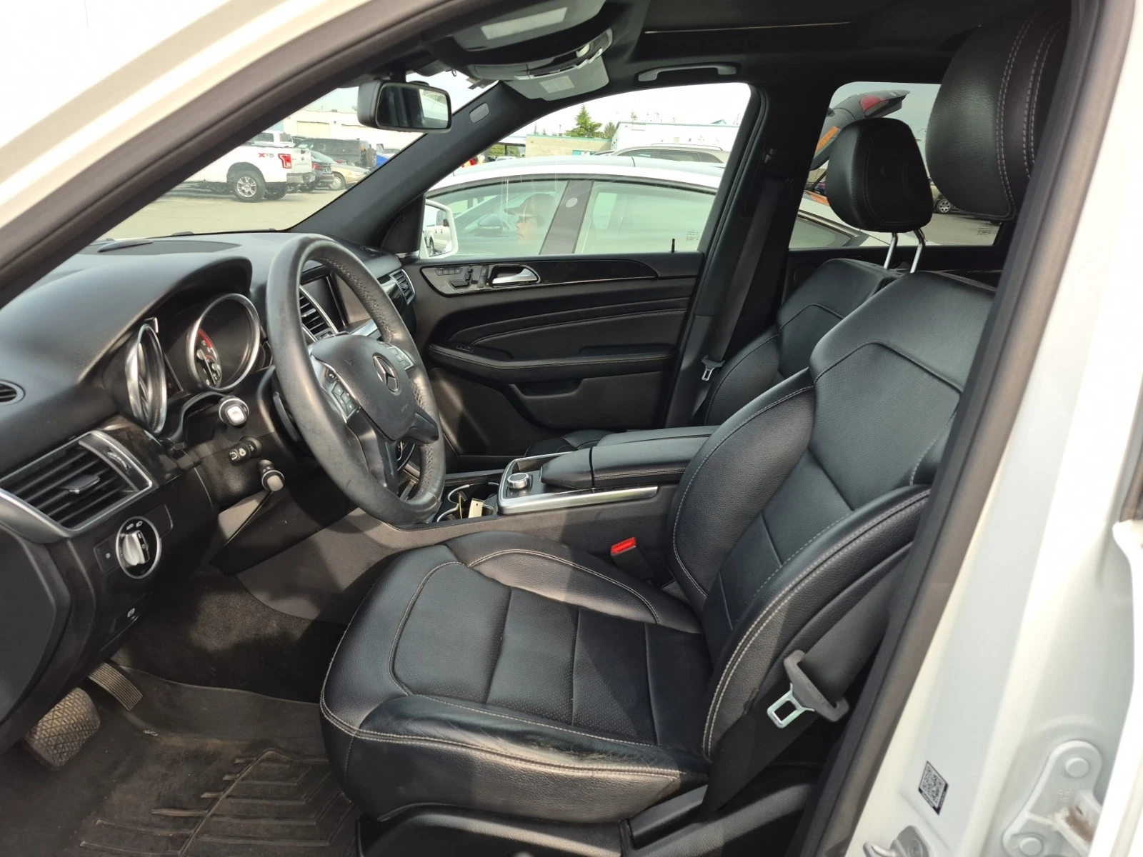 Mercedes-Benz ML 350 D * AMG * H&K * НА ПРУЖИНИ * CARFAX * , снимка 6 - Автомобили и джипове - 56075420
