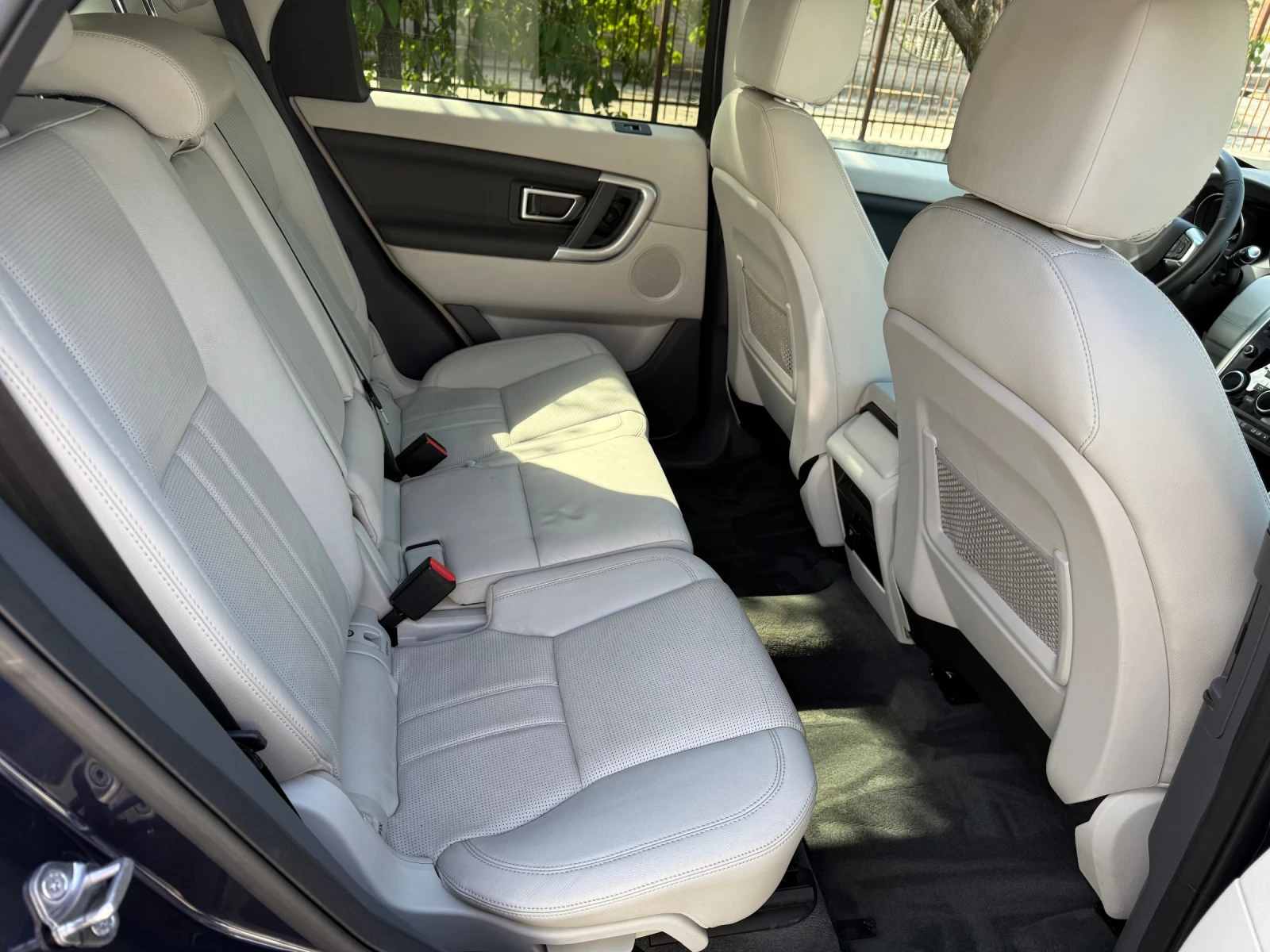 Land Rover Discovery Sport 2.0TD, снимка 10 - Автомобили и джипове - 56270171