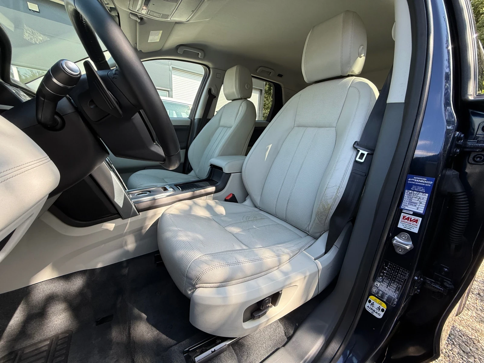 Land Rover Discovery Sport 2.0TD, снимка 8 - Автомобили и джипове - 56270171