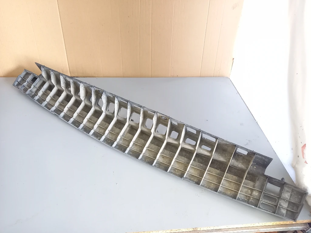 Водач държач задна броня среден Пежо 5008 1.6хди (б)