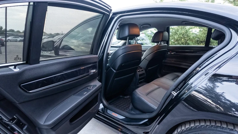 BMW 730 D XDRIVE FULL M PACK AKRAPOVIC ЛИЗИНГ 100%, снимка 16 - Автомобили и джипове - 51726361