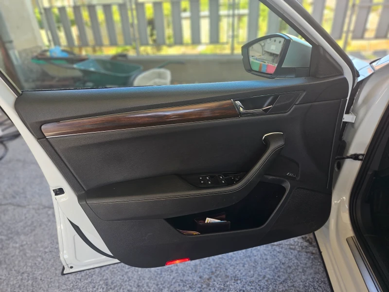 Skoda Superb Scout, снимка 11 - Автомобили и джипове - 52088638