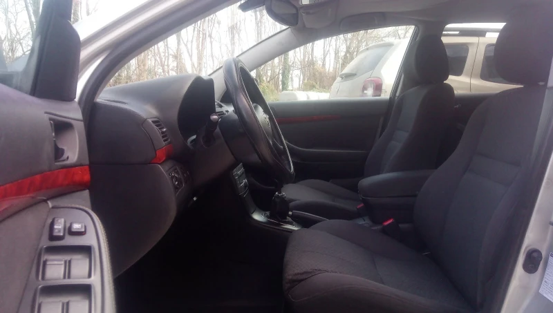 Toyota Avensis, снимка 5 - Автомобили и джипове - 52411743