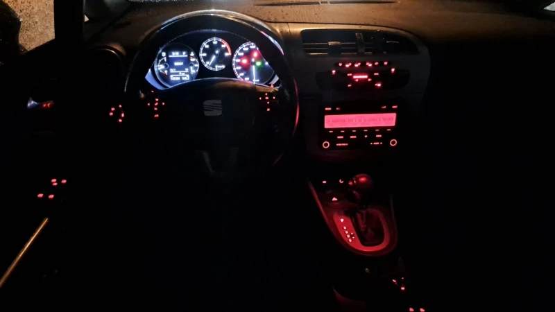 Seat Leon, снимка 4 - Автомобили и джипове - 52181990