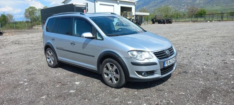 VW Touran, снимка 2 - Автомобили и джипове - 52192584