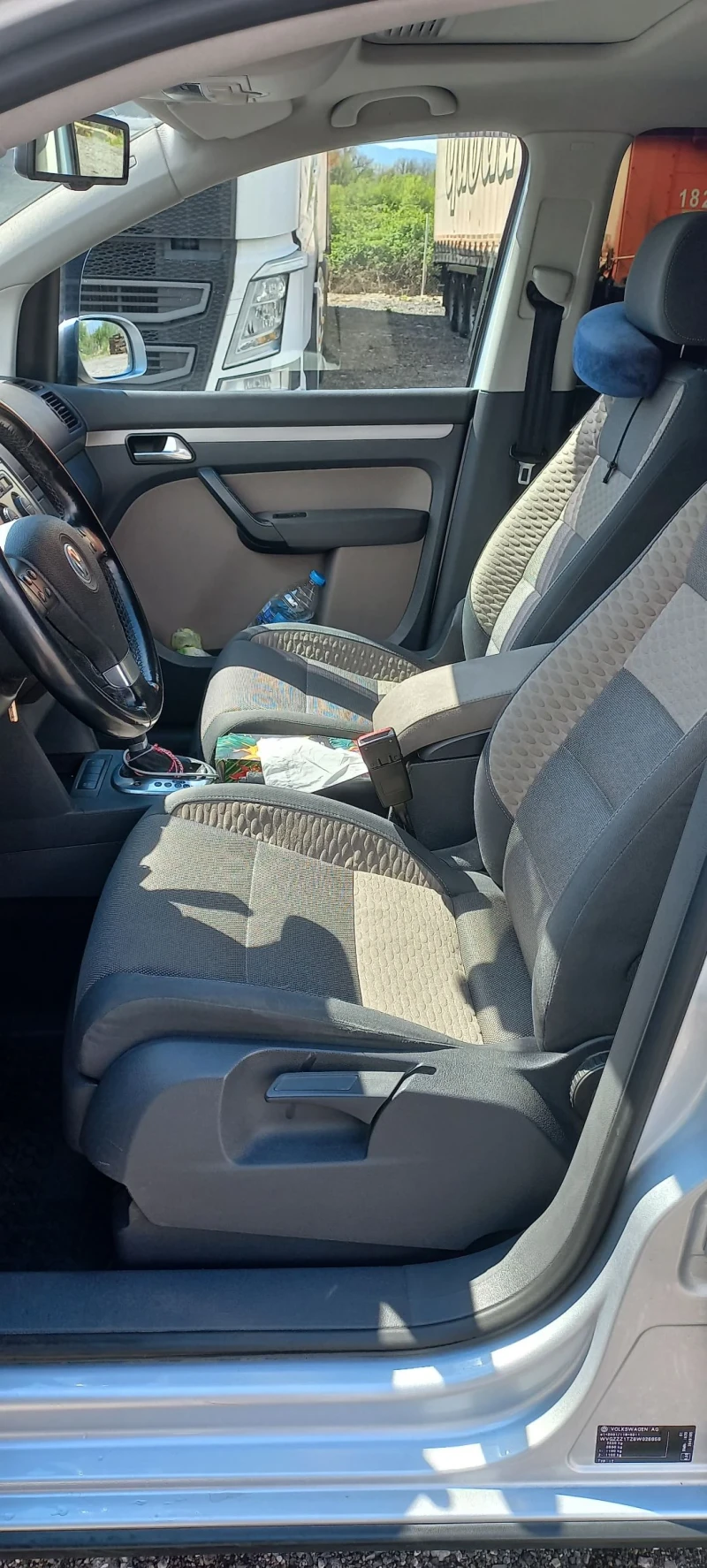 VW Touran, снимка 5 - Автомобили и джипове - 52192584