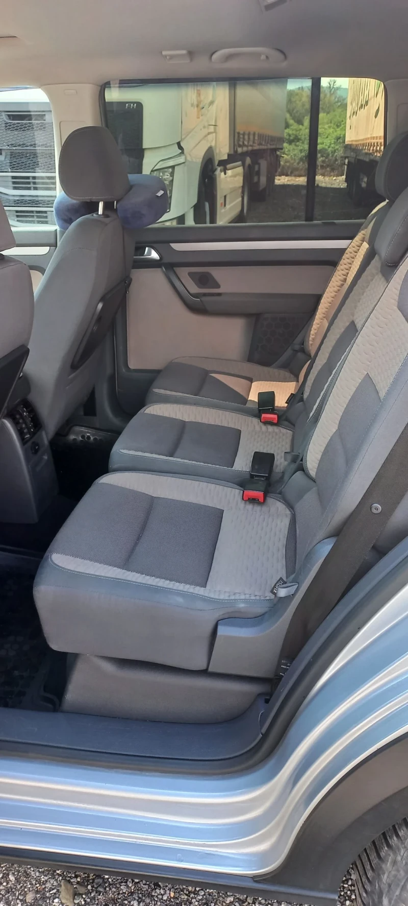 VW Touran, снимка 6 - Автомобили и джипове - 52192584