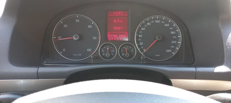 VW Touran, снимка 7 - Автомобили и джипове - 52192584